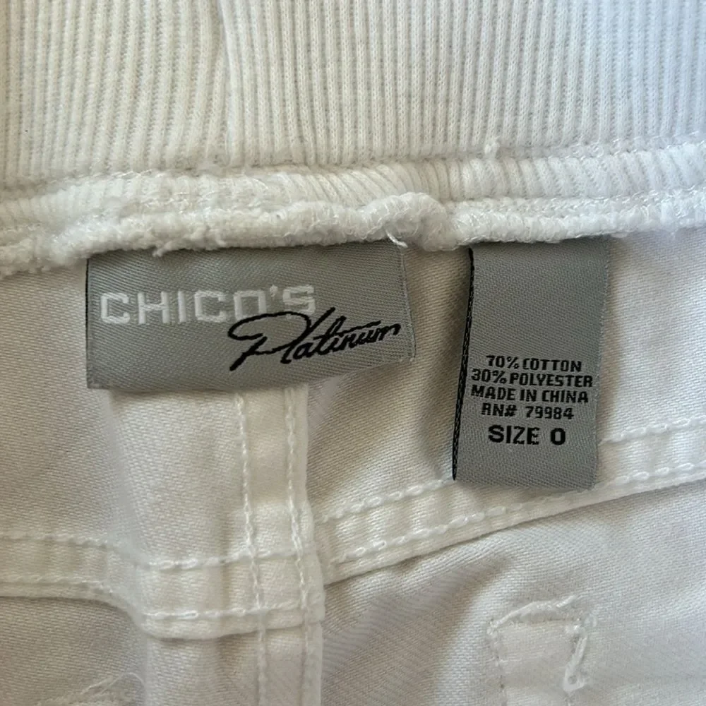 Chico’s platinum pull on cropped white jeans, size 0